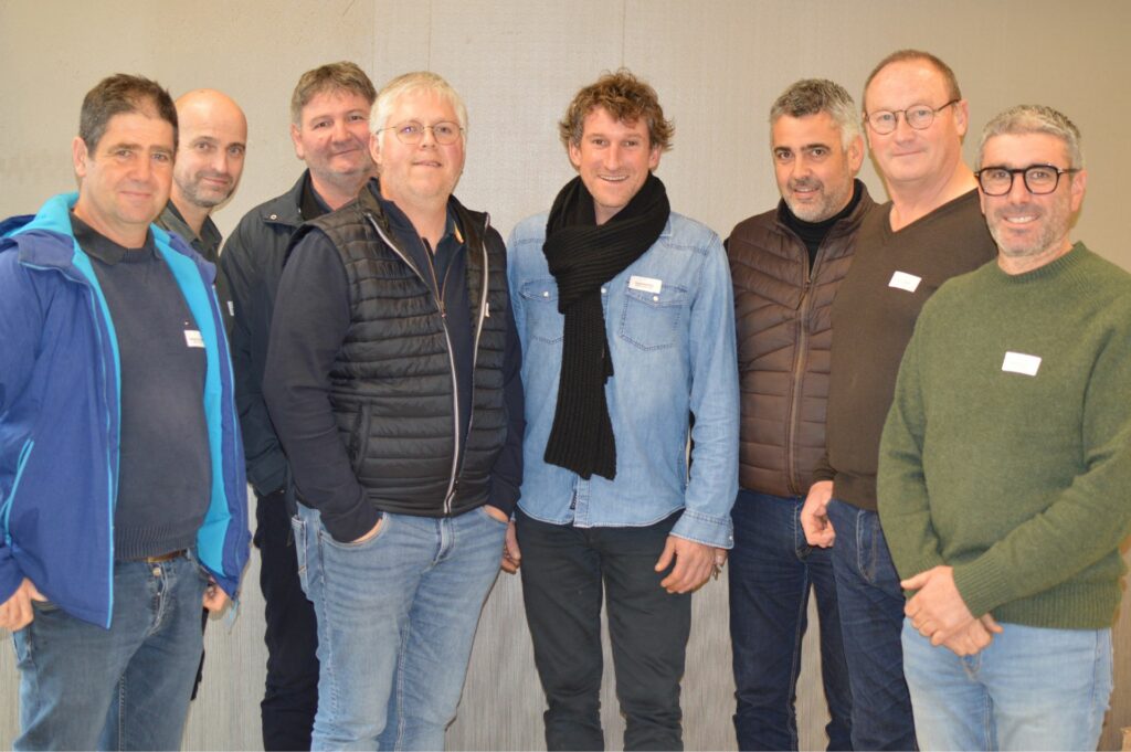 Les membres du comité Plants du Bocage avec au centre son président Mathieu Baron (écharpe noire). 