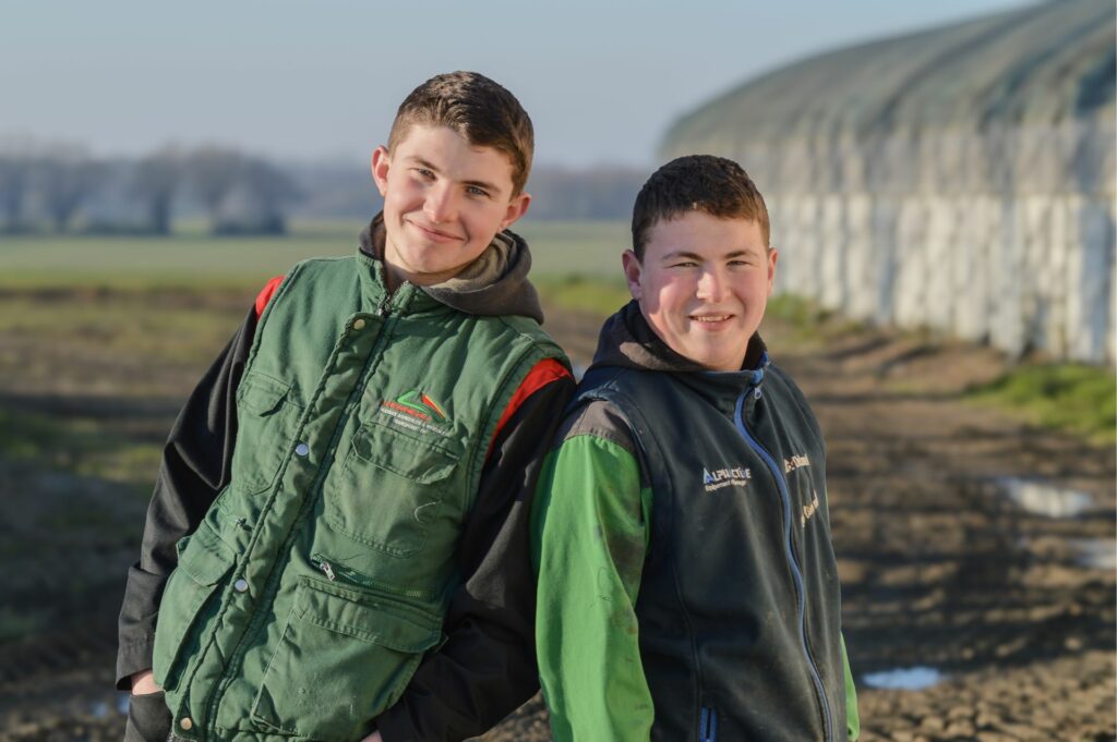 Tom et Tanguy Martin, éleveurs de brebis laitières.